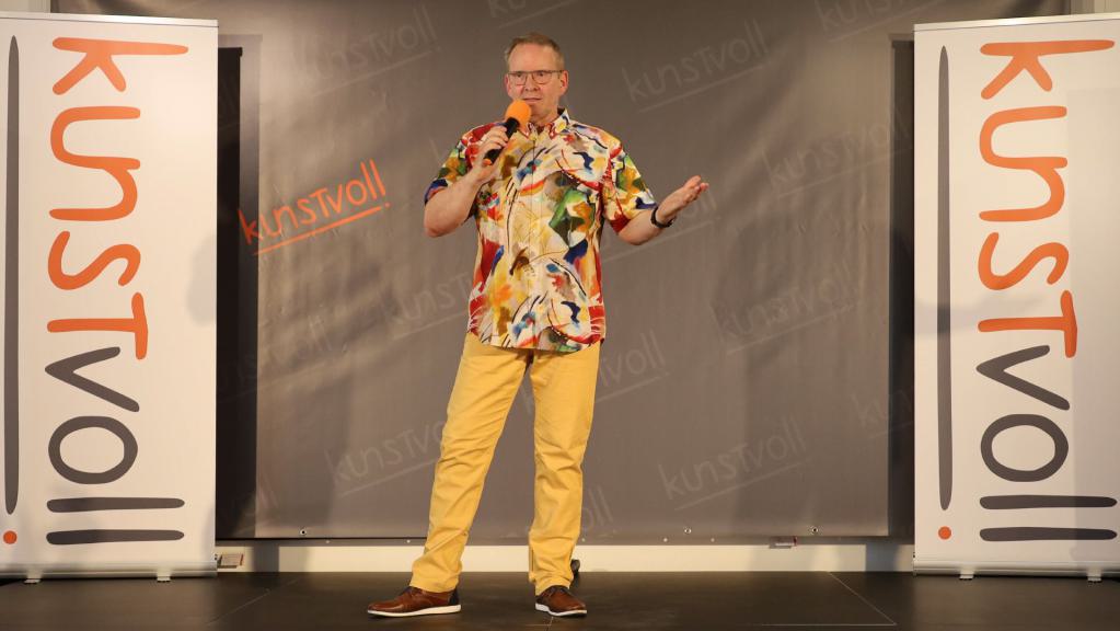 Gerald Knop bei der Begrüßung der Gäste